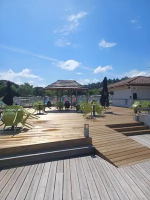 Vue générale sur la montagne ou vue sur la montagne depuis le camping