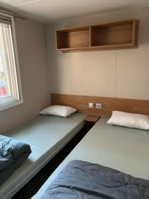 Un ou plusieurs lits dans un hébergement de l'établissement G02 Mobil-home gamme prestige aux Oyats 4 étoiles