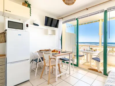 Cuisine ou kitchenette dans l'établissement Apartment Cap Océan-8 by Interhome