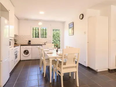 Cuisine ou kitchenette dans l'établissement Holiday Home La Lette I Tilleuls by Interhome