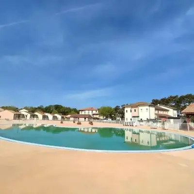 Maison charmante à Soustons avec piscine et jardin