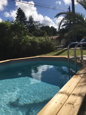 Piscine de l'établissement Charmante Maison Entre Lac et Océan ou située à proximité