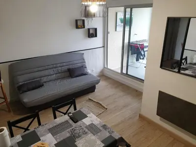 Coin salon dans l'établissement Appartement vue port