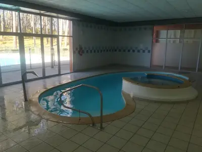 Piscine de l'établissement CHALET 5p tout confort bias mimizan dans village vacances ou située à proximité
