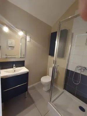 Salle de bains dans l'établissement Logement Nature Plages Forêts