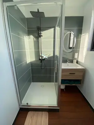 Salle de bains dans l'établissement Tomeline