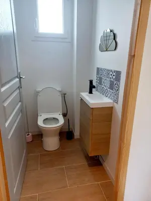 Salle de bains dans l'établissement La petite maison des écureuils