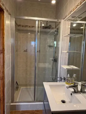 Salle de bains dans l'établissement T2 Climatise sur le BASSIN D ARCACHON