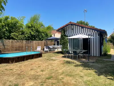 Piscine de l'établissement maison typique bassin d'Arcachon ou située à proximité