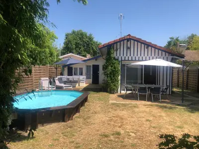 Piscine de l'établissement maison typique bassin d'Arcachon ou située à proximité