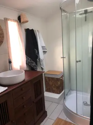 Salle de bains dans l'établissement maison typique bassin d'Arcachon