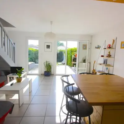 Maison 2 chambres avec jardin et piscine