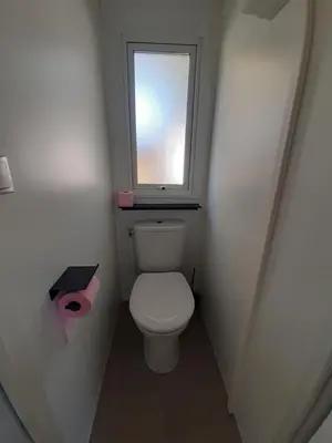 Salle de bains dans l'établissement La Réserve 4 étoiles à Gastes emplacement 147 2CH 1SDB 6 personnes