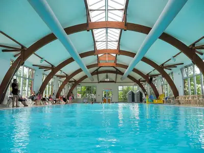 Piscine de l'établissement La Réserve 4 étoiles à Gastes emplacement 147 2CH 1SDB 6 personnes ou située à proximité