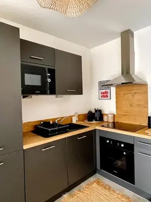 Cuisine ou kitchenette dans l'établissement Maison de village près de Contis
