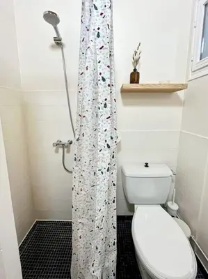 Salle de bains dans l'établissement T2 cosy proche golf et plage