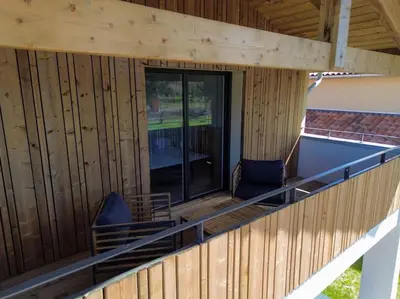 Balcon ou terrasse dans l'établissement Le Cottage Des Glycines - Piscine chauffée