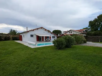 Piscine de l'établissement Landaise ou située à proximité