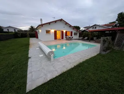 Piscine de l'établissement Landaise ou située à proximité