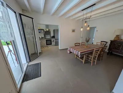 Cuisine ou kitchenette dans l'établissement Landaise