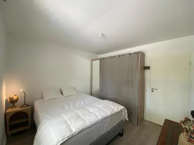 Un ou plusieurs lits dans un hébergement de l'établissement Confort lumineux à 400m de la plage avec terrasse & équipements modernes - FR-1-413-246