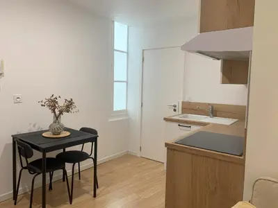 Cuisine ou kitchenette dans l'établissement Appartements à Dax - 4 min du Centre-Ville, 12 min de la Gare - Arrivée autonome