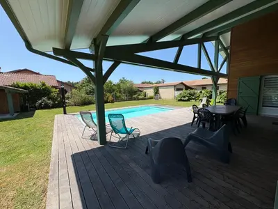 Piscine de l'établissement Villa landaise à 9km de l'Océan ou située à proximité