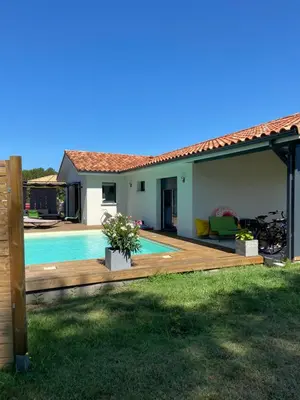 Piscine de l'établissement Marisol ou située à proximité