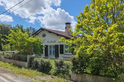 Jardin de l'établissement Les Bruyères - Maison
