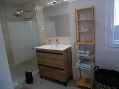 Salle de bains dans l'établissement Les Bruyères - Maison