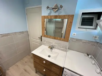 Salle de bains dans l'établissement Cabane Meysouet-maison refaite à neuf vélo Bourg