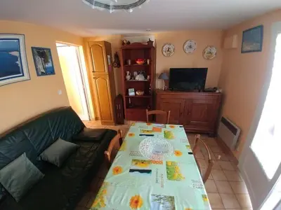 Télévision ou salle de divertissement dans l'établissement Appartement T2 Le Teich