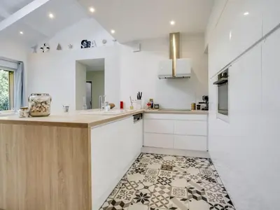 Cuisine ou kitchenette dans l'établissement Holiday Home Le Chant Des 4 Sirènes by Interhome