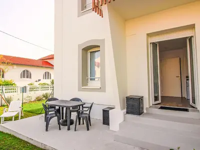 Terrasse ou espace extérieur de l'établissement Apartment Cap Océan-7 by Interhome