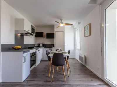 Cuisine ou kitchenette dans l'établissement Apartment Cap Océan-2 by Interhome