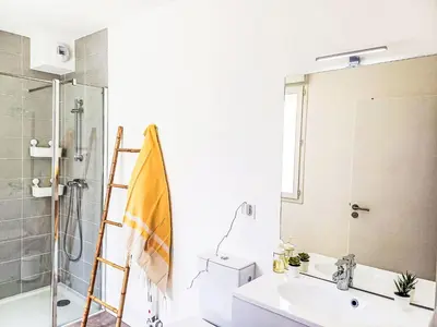 Salle de bains dans l'établissement Apartment Cap Océan-6 by Interhome