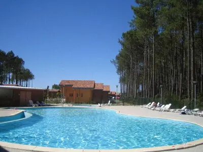 Piscine de l'établissement Chalet Bleu Comfortable holiday residence ou située à proximité