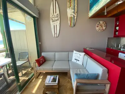 Coin salon dans l'établissement Charmant appartement 2 étoiles vue océan 6p