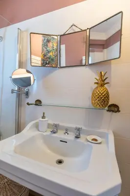 Salle de bains dans l'établissement Les Deux Clefs - Acte 2