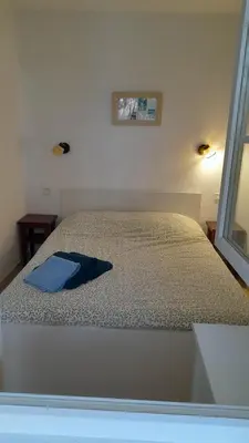 Un ou plusieurs lits dans un hébergement de l'établissement appartement dans résidence du golf proche du lac