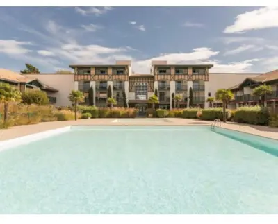 Piscine de l'établissement Maison avec piscine sur le golf - plage à 600m ou située à proximité
