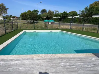 Piscine de l'établissement LouEva ou située à proximité