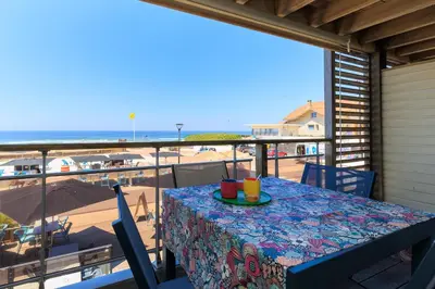 Balcon ou terrasse dans l'établissement MimiZen - Vue sur locéan la plage de la Garluche