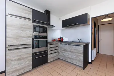 Cuisine ou kitchenette dans l'établissement MimiZen - Vue sur locéan la plage de la Garluche