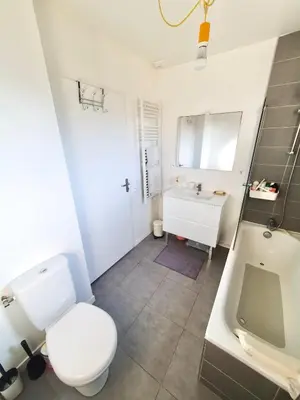 Salle de bains dans l'établissement Maison de famille à 300m de la plage