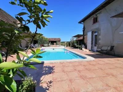 Piscine de l'établissement Chambre d'hôtes 1 - Rétro - Un Refuge à Cachen ou située à proximité