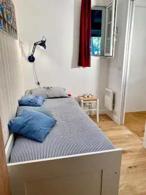 Un ou plusieurs lits dans un hébergement de l'établissement Charme & Nature - 2 chambres, cosy, Lac, Golf, Piscine, Terrasse, Parking, 2 à 5 pers max