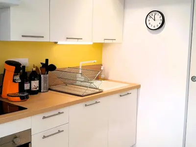 Cuisine ou kitchenette dans l'établissement Villa Patio 4 Couchages, Plage à Pied, Surf Spot, Wifi, Parking, Capbreton - FR-1-239-1078