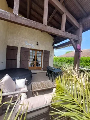 Plan de l'établissement Gîte des Lauriers Roses - Piscine collective, Spas et jardins privés - 7 kms de la plage de Lespecier