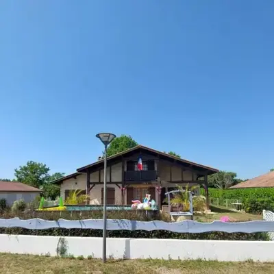 Gîte des Lauriers Roses - Piscine collective